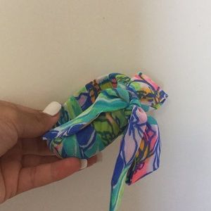 Selling a bracelet with tropical designs.